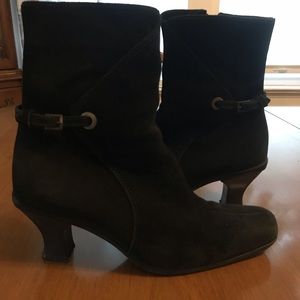 LaCanadienne waterproof black suede bootie, 6.5